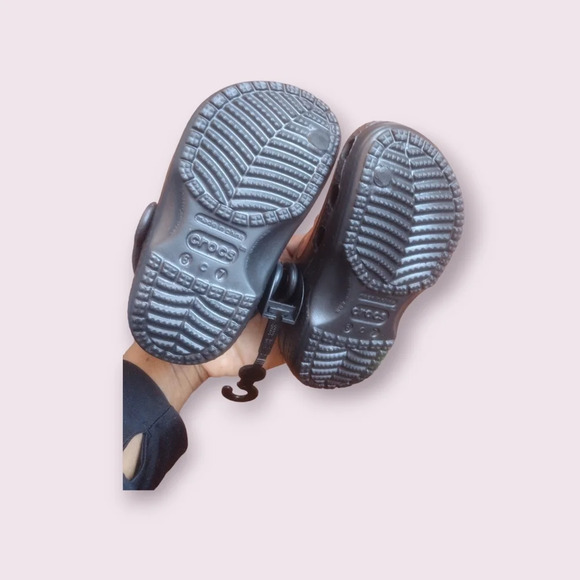 Crocs Star Wars Black & Yellow Clog - Kids Size 6/7 - Picture 6 of 14